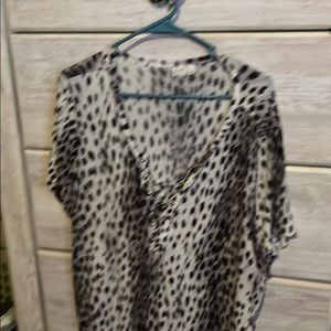 Maurice’s 1x Snow Leopard top